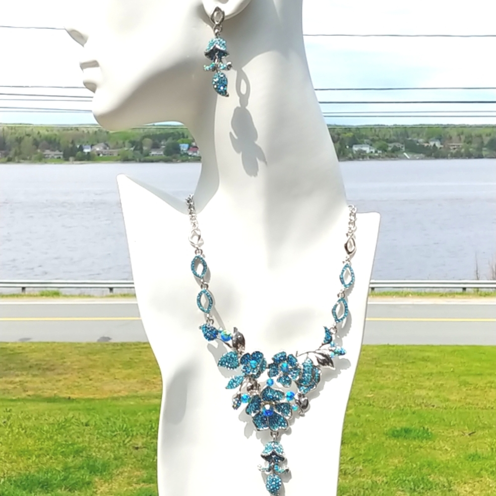 Teal/Aqua hibiscus flowers statement necklace set rhinestones NWT